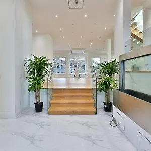 Bed & Breakfast Comfortable In Next To Yorkdale Mall, Toronto